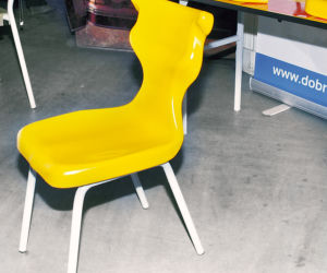 To krzesło wyprostuje kręgosłup twojego dziecka