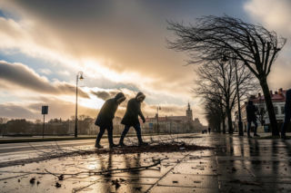 Alerty IMGW dla siedmiu województw. W tych regionach może być groźnie