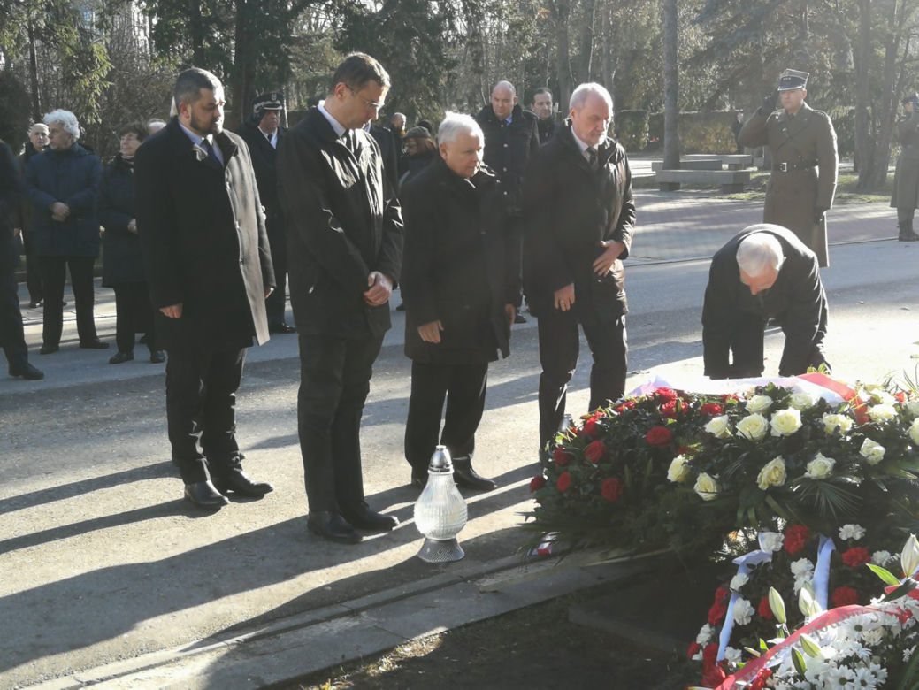 Grób Jana Olszewskiego w 1. rocznicę śmierci