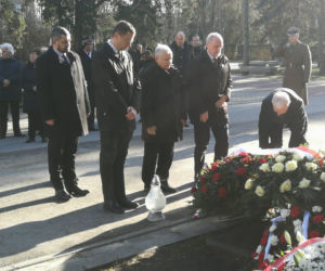 Grób Jana Olszewskiego w 1. rocznicę śmierci