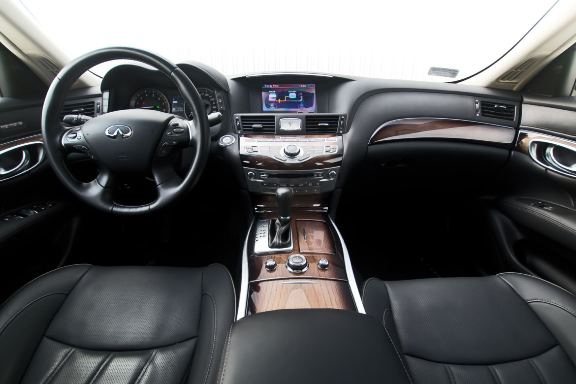 Infiniti Q70h Premium Tech