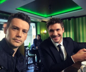 M jak miłość na planie. Jakub Karski (Krzysztof Kwiatkowski), Marcin (Mikołaj Roznerski)