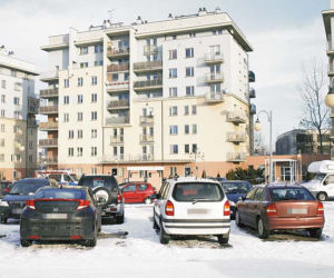 Gliniarz dźgnął żonę i strzelił sobie w głowę