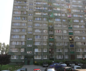 DESPERAT SKOCZYŁ Z WIEŻOWCA