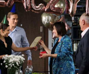 M jak miłość odc. 1900. Iwona (Hanna Śleszyńska), Jerzy Argasiński (Karol Strasburger), Aneta (llona Janyst), Olek (Maurycy Popiel)