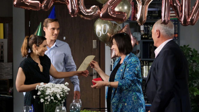 M jak miłość odc. 1900. Iwona (Hanna Śleszyńska), Jerzy Argasiński (Karol Strasburger), Aneta (llona Janyst), Olek (Maurycy Popiel)