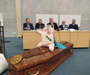 Protest rolników na spotkaniu z ministrem rolnictwa na Uniwersytecie w Siedlcach