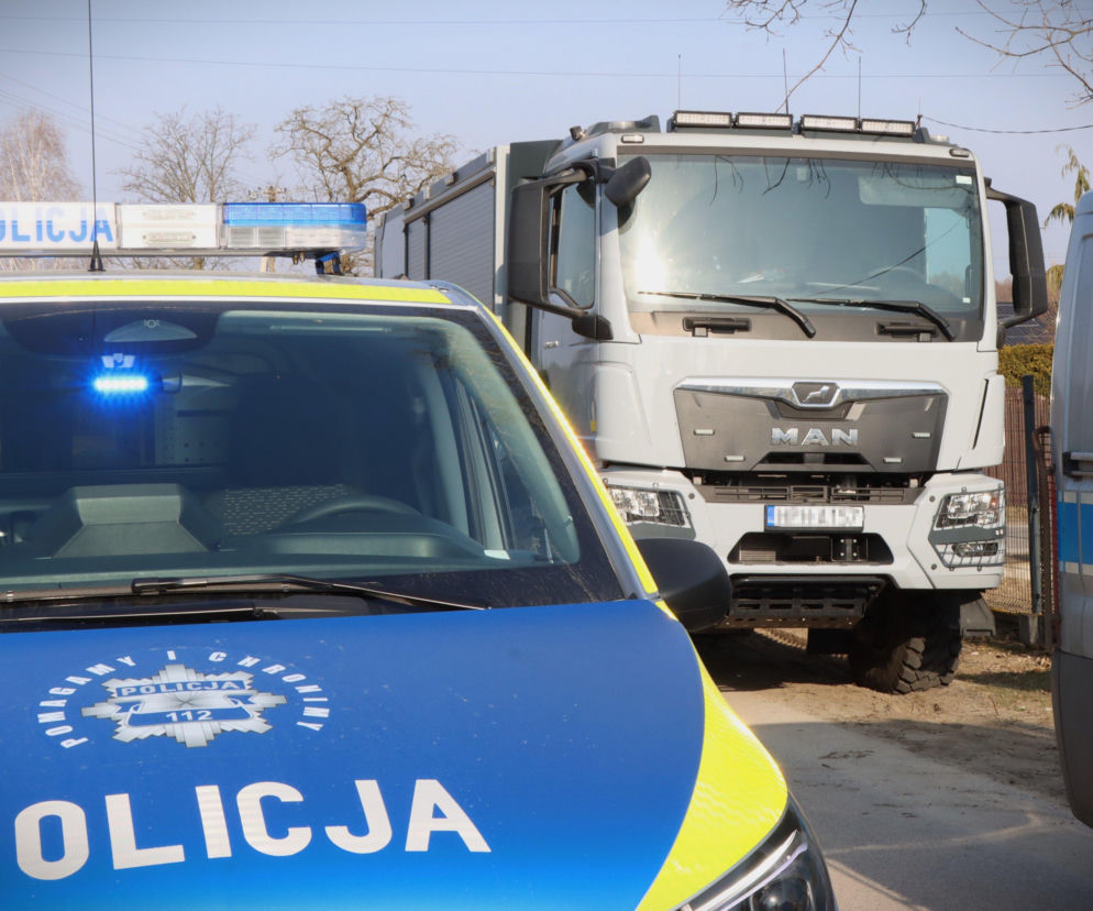 Potencjalnie niebezpieczne przedmioty z okresu wojny znalezione na posesji w Kozłowie - Na miejscu działają służby