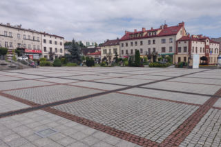 To jedno z najpiękniejszych miast w Małopolsce. W PRL-u zostało przeniesione przez Gierka na Śląsk