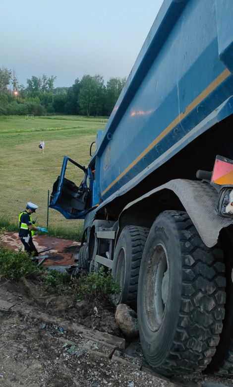 Karambol w Olsztynie. Pijany kierowca staranował autobus