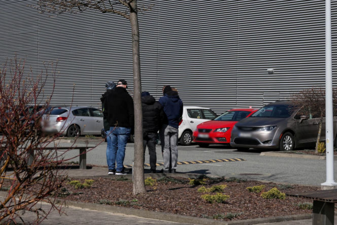 Strzały w łódzkiej fabryce, 400 osób ewakuowanych. Trwa obława