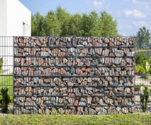 Ogrodzenie gabionowe: prostota i elegancja w twoim ogrodzie!