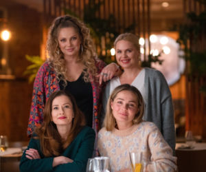 Przyjaciółki 19 sezon. Anka (Magdalena Stużyńska), Patrycja (Joanna Liszowska), Inga (Małgorzata Socha), Zuza (Anita Sokołowska)