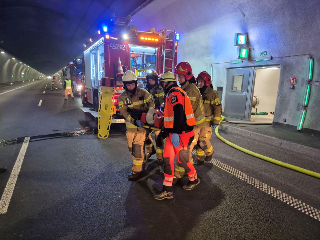 Ćwiczenia ratownicze na zakopiance. Tunel pod Luboniem Małym był zamknięty