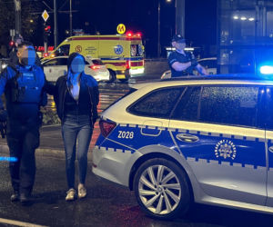 Atak młotkiem w tramwaju