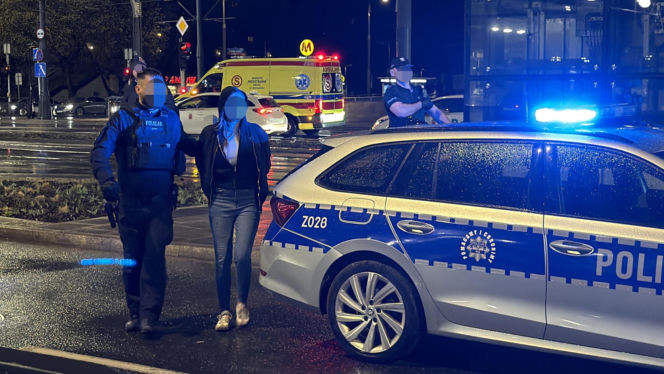 Atak młotkiem w tramwaju