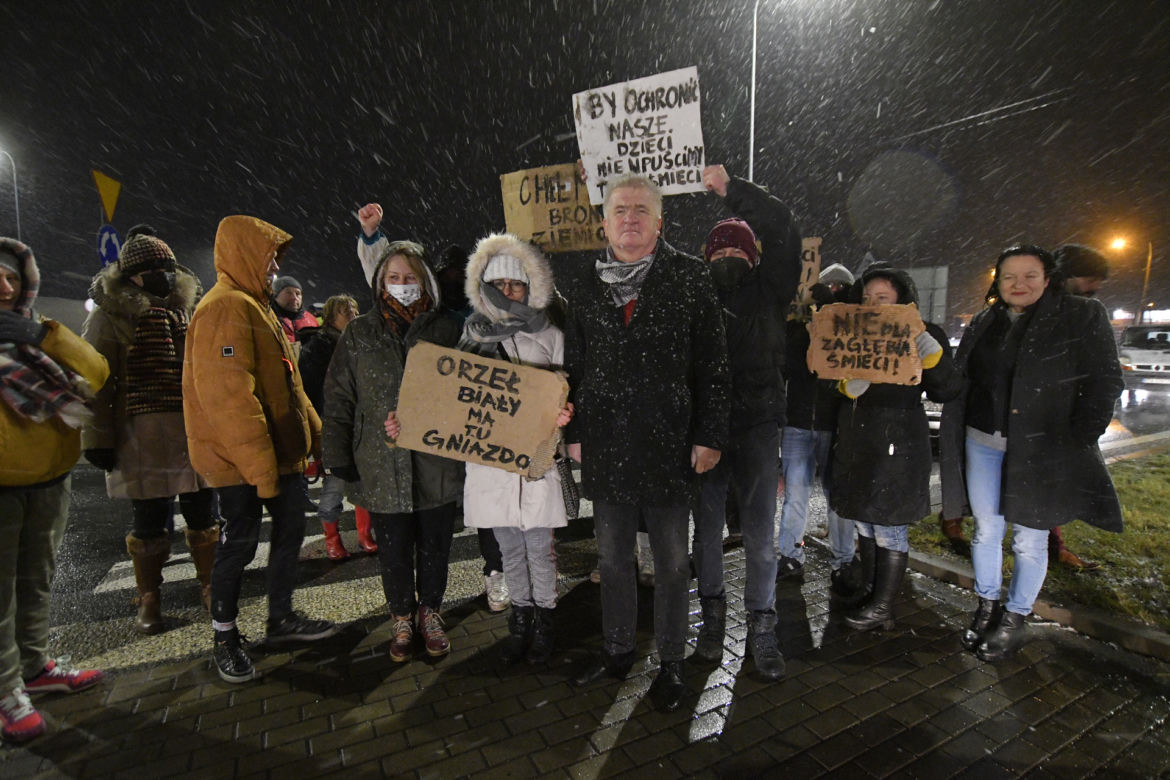 Blokowali rondo bo nie chcą smrodu. „Burmistrz sprzedał nasze zdrowie!”