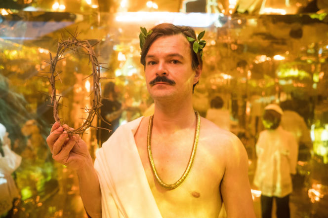 Dawid Ogrodnik w "Prałacie"