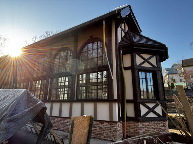 Pijalnia i hala spacerowa przy Dolnym Źródle w Świeradowie-Zdroju