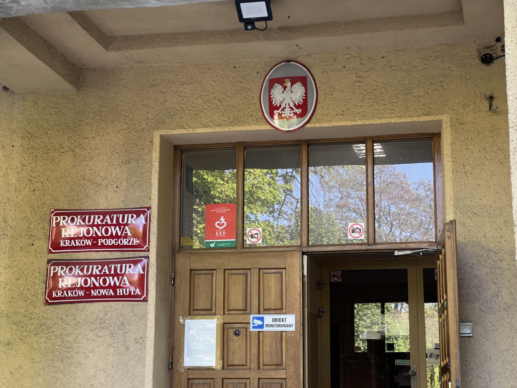 Atak nożownika w szpitalu. Podejrzany 35-latek doprowadzony do prokuratury