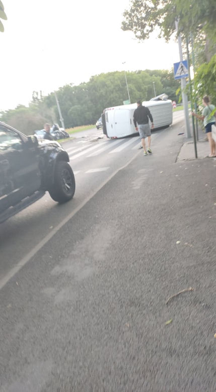 Zderzenie samochodów na skrzyżowaniu ul. Przestrzennej i Eskadrowej