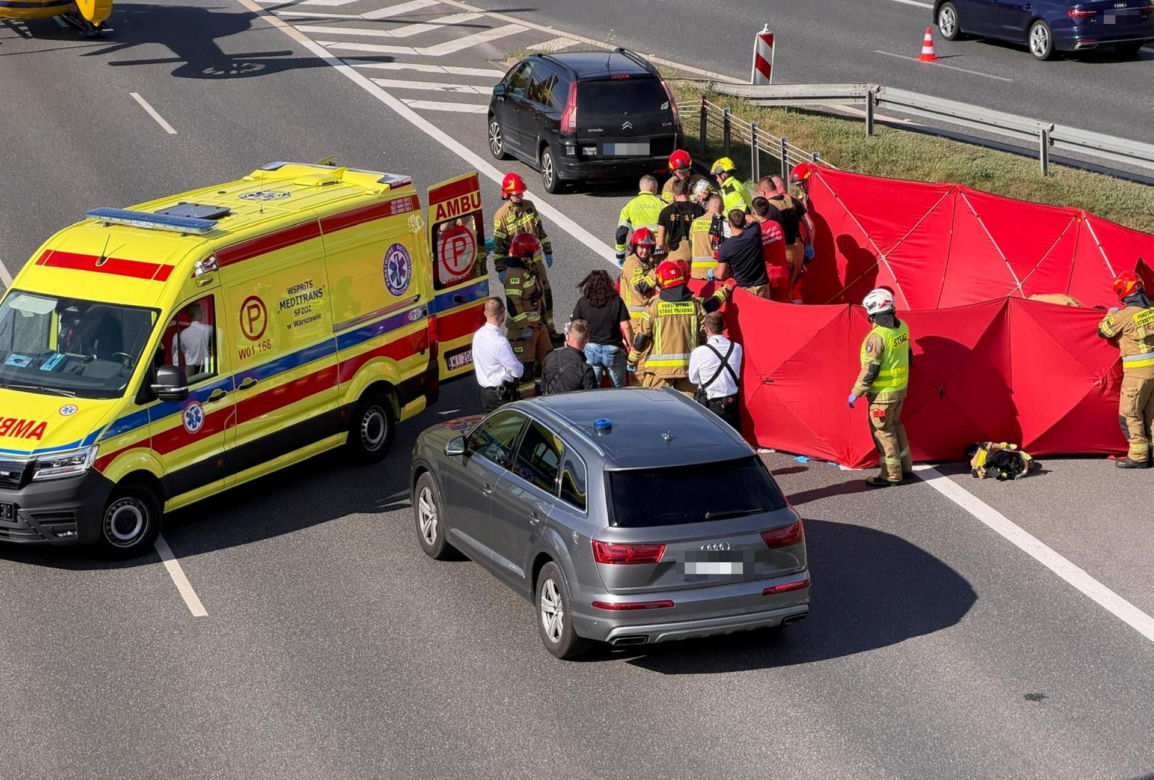 Śmigłowiec LPR na S8. Kobieta potrącona po wyjściu z auta