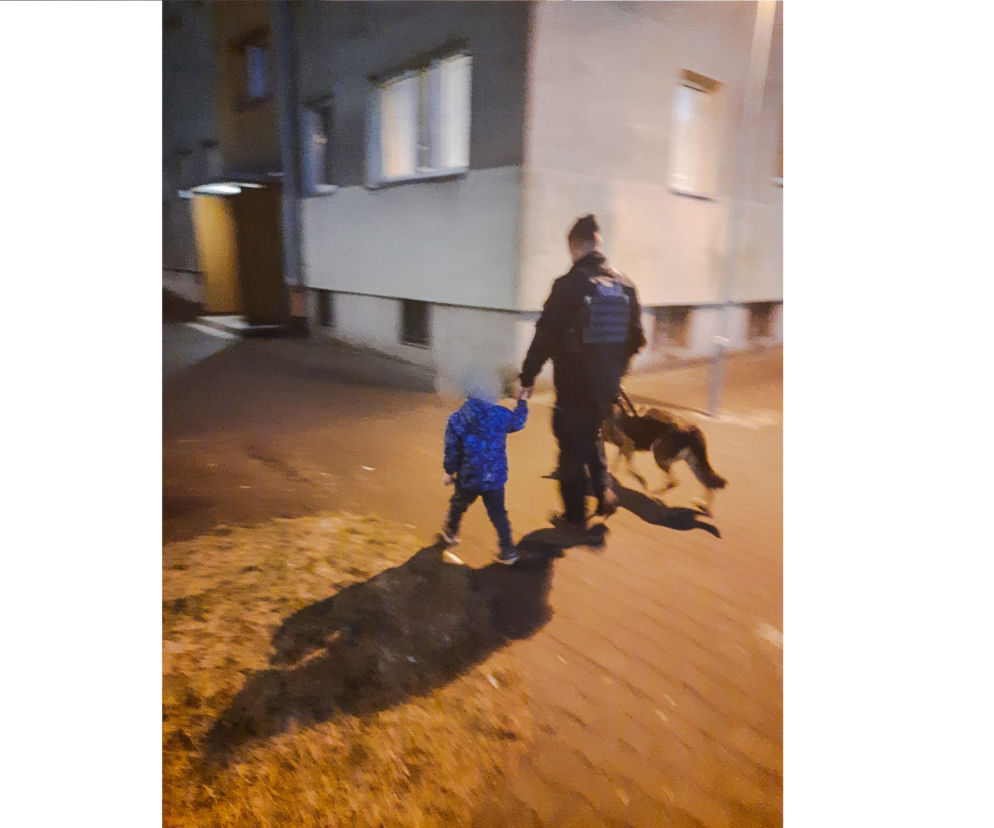Na pomoc 4-letniemu chłopcu przybyli policjanci 