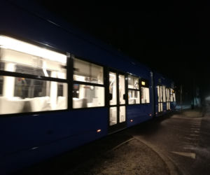 Nocne testy nowego tramwaju w Krakowie