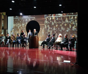 „Klątwa rodziny Kennedych”. Nowa propozycja Teatru Żeromskiego w Kielcach