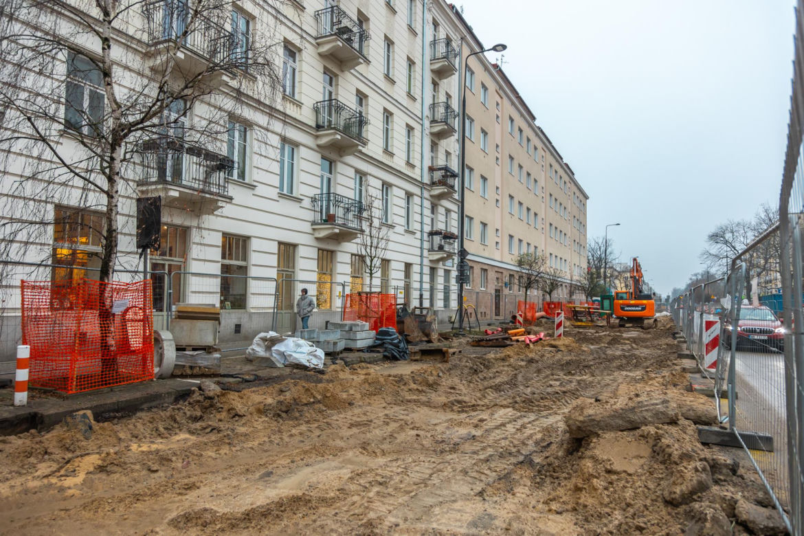 Budowa tramwaju na Rakowieckiej w Warszawie w styczniu 2025 r.