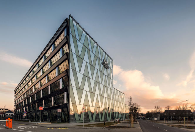 Szkło – bohater tła