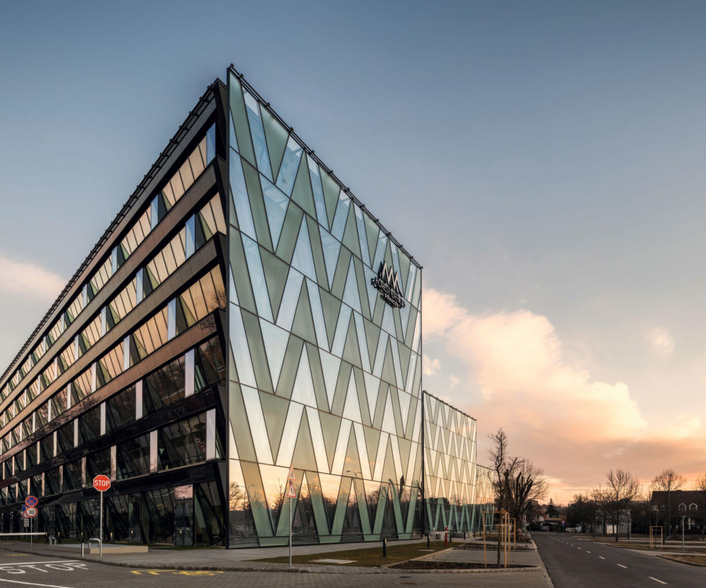 Szkło – bohater tła