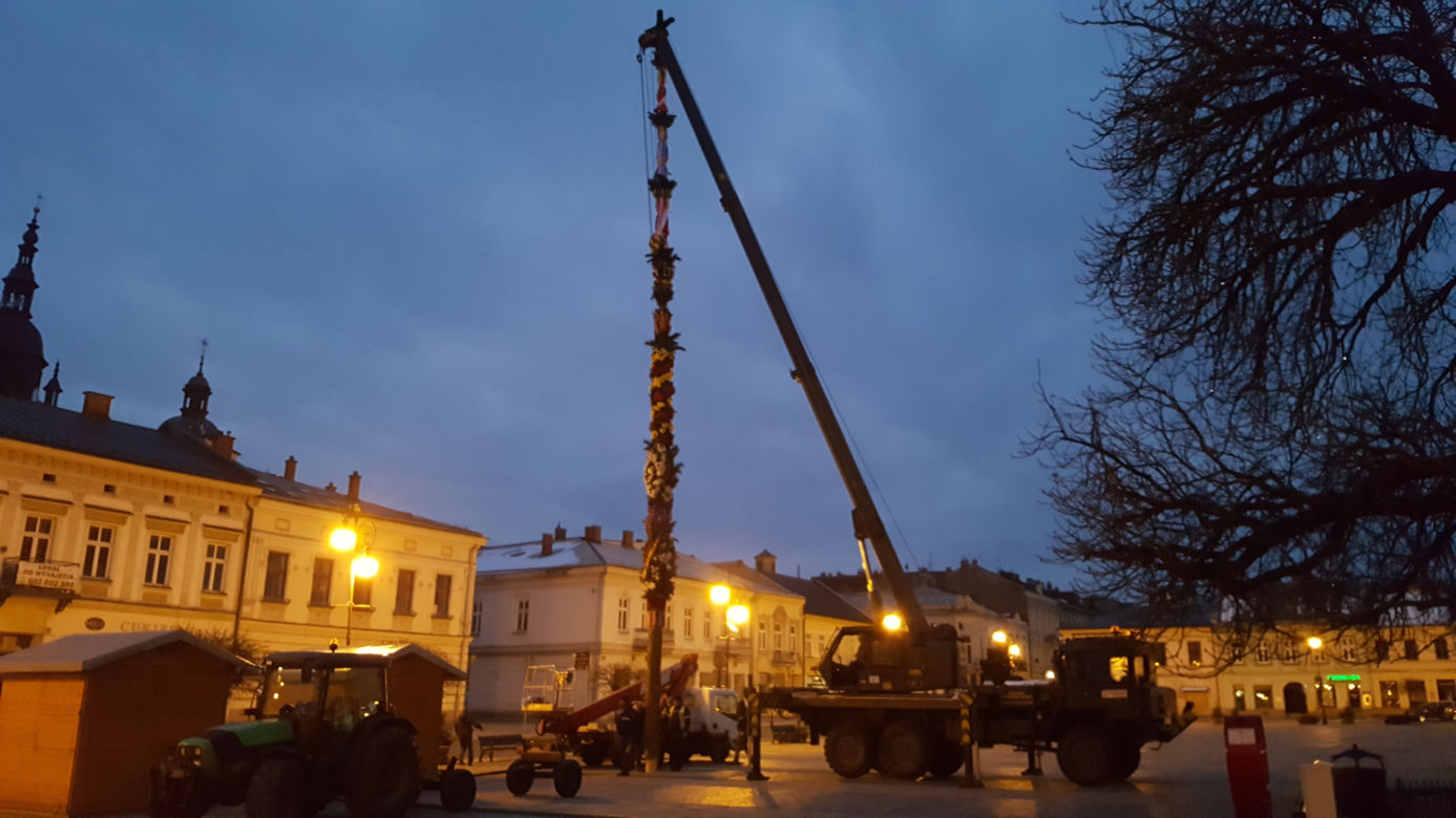  Gigantyczna palma wielkanocna  w Nowym Sączu