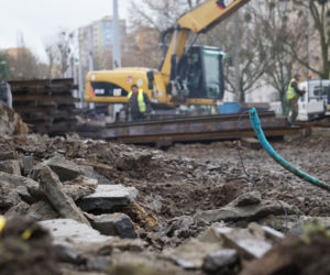 Remont torowiska na ul. Perłowej w Bydgoszczy. Prace nabierają tempa!