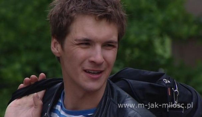 M jak MIŁOŚĆ, odc. 933. Marcin (Mikołaj Roznerski)