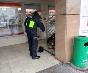 Straż Miejska dała buty bezdomnemu