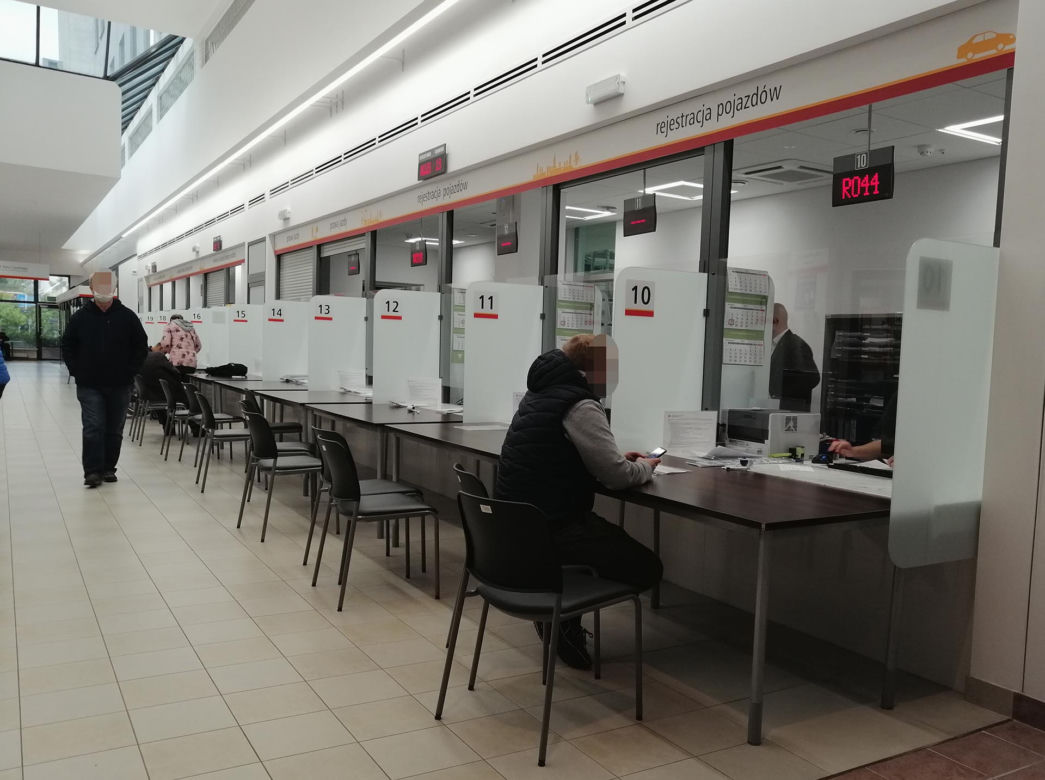 Wirtualne kolejki straszą mieszkańców a w urzędach pusto 