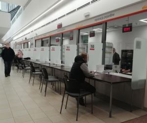 Wirtualne kolejki straszą mieszkańców a w urzędach pusto 