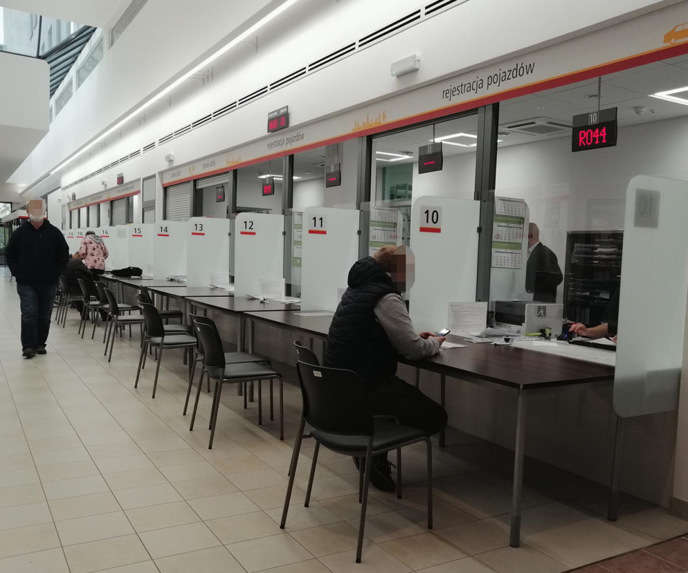Wirtualne kolejki straszą mieszkańców a w urzędach pusto 