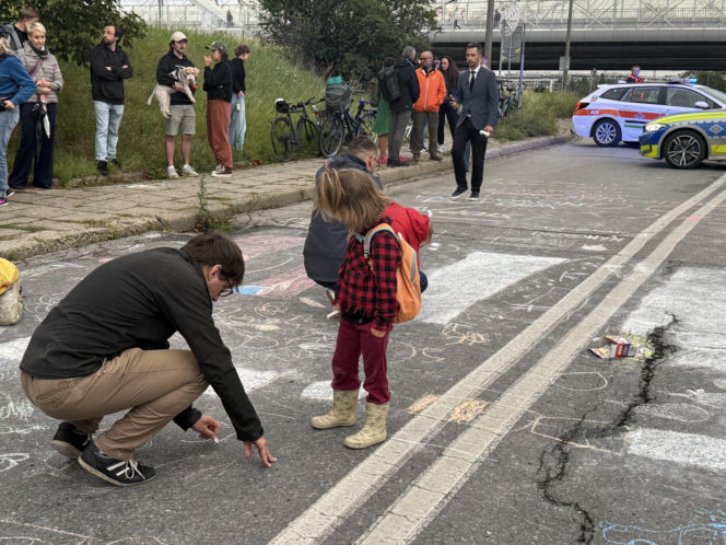 "Cichy marsz" w Krakowie po tragicznym wypadku. Zginęło młode małżeństwo