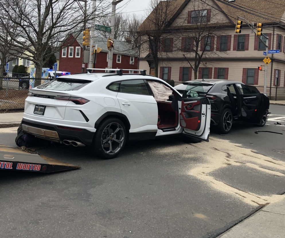 Ukradli dwa Lamborghini Urus i rozbili je o siebie