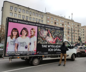 Ogromna awantura na ul. Puławskiej. Zablokowali furgonetkę antyaborcyjną 