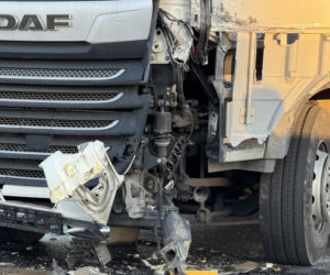 Zderzenie ciężarówki z tramwajem i potrącenie na torowisku; utrudnienia w kursowaniu tramwajów