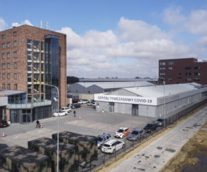Szpital tymczasowy we Wrocławiu zaczyna przyjmować pierwszych pacjentów