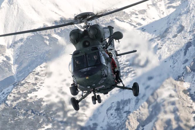 Wojskowy Sokół w Tatrach. Ratownicy TOPR ze wsparciem z Powidza