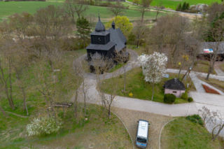 Policjanci pod kościołem w Wierzenicy pilnują świątynię