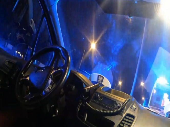 Radom. 26-latka uzbrojona w nóż. Dramatyczna interwencja policji na środku ulicy. Jest nagranie