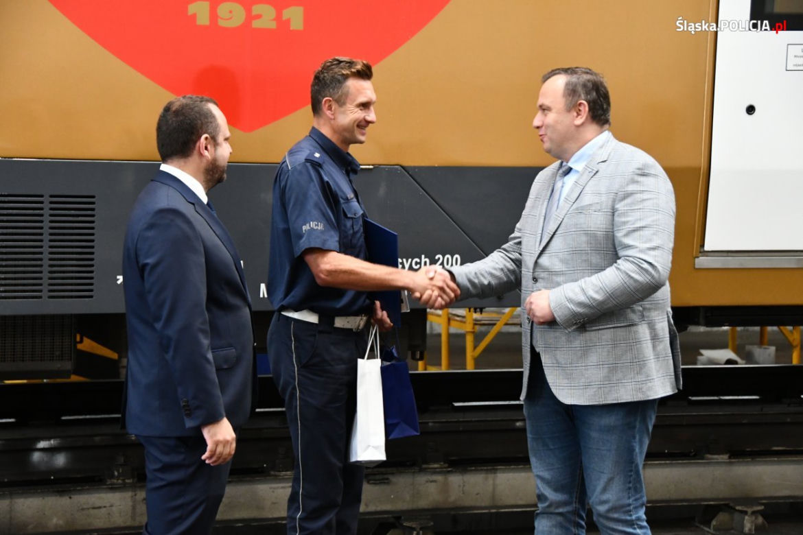 Policjant  został nagrodzony za swoją postawę