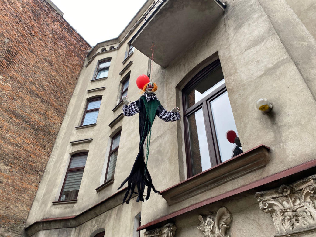 Duchy i upiory w łódzkiej kamienicy! Niesamowita inicjatywa mieszkańców