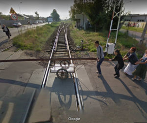 Ukradli tory? Zdjęcie z Google Street View